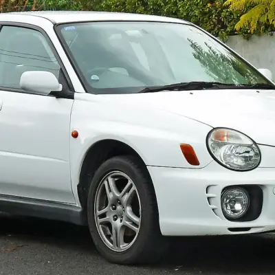 2001-2002_Subaru_Impreza_(GDE_MY02)_RS_sedan_(2011-06-15)_01