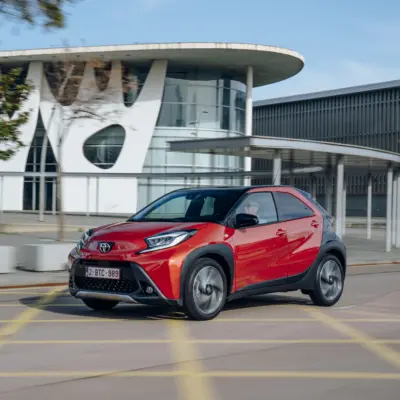 2022-aygo-x-dpl-dynamics-chili-red-022