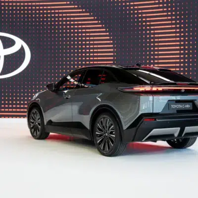 2025_Toyota_C-HR_AWD_005-1200x801