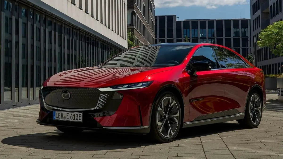 A Volkswagentől és a Nissantól csábítja át a vásárlókat az új, kínai Mazda 6e