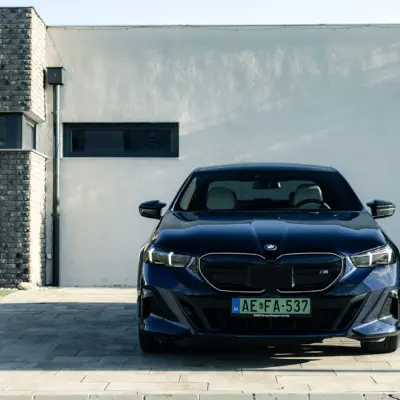 P90535719_highRes_bmw-i5-m60-xdrive-in
