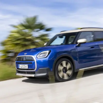 P90551996_highRes_mini-countryman-e-06