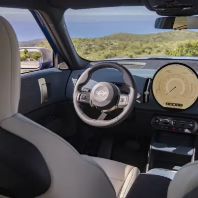 P90552015_highRes_mini-countryman-e-06