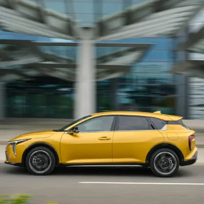 kia-k4-gtline-sparkling-yellow-dynamic-digital-1920x1080-005