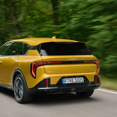 kia-k4-gtline-sparkling-yellow-dynamic-digital-1920x1080-011
