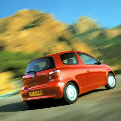toyota_yaris_1999_photos_3