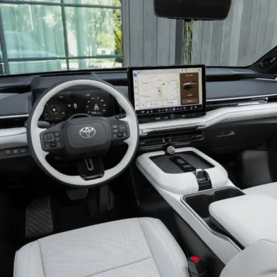 2027_Toyota_Highlander_Limited_MistyGray_001
