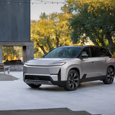 2027_Toyota_Highlander_Limited_Spellbound2Tone_004