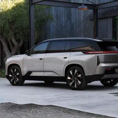 2027_Toyota_Highlander_Limited_Spellbound2Tone_008