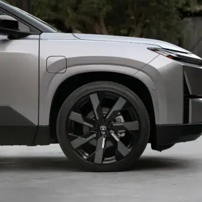 2027_Toyota_Highlander_Limited_Spellbound2Tone_009