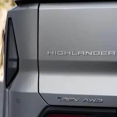 2027_Toyota_Highlander_Limited_Spellbound2Tone_012
