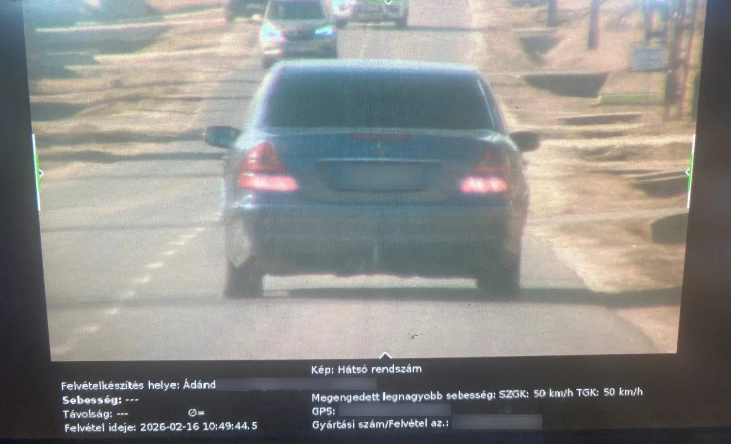 50 km/h lett volna a megengedett, mutatjuk, mennyivel mérték be a Mercit!