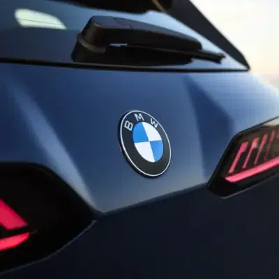 P90615648_highRes_the-new-bmw-ix3-50-x-1200x800