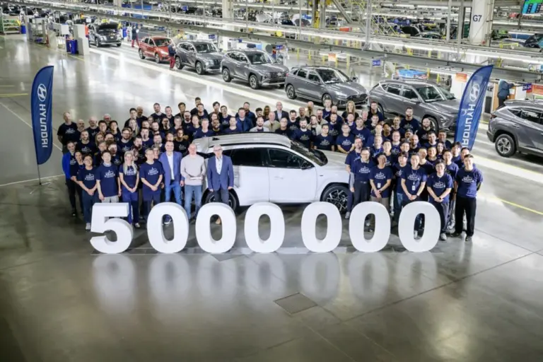 Ennyi a fizetése a cseh Hyundai gyár dolgozóinak!