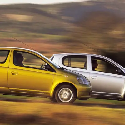 toyota_yaris_9093