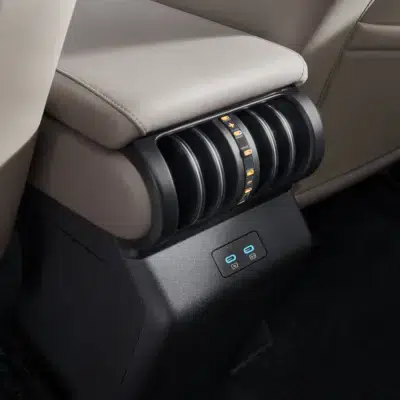 11、ATTO3_LHD_Interior_Air conditioning vent and charging port_download_JPG 4096px
