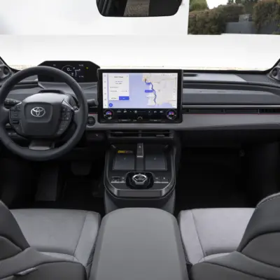 2026_toyotachr_mineral_interior_002