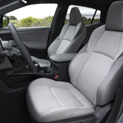 2026_toyotachr_mineral_interior_022