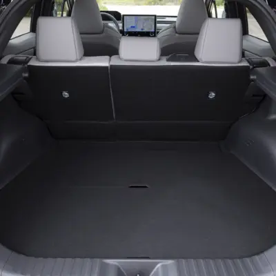 2026_toyotachr_mineral_interior_029