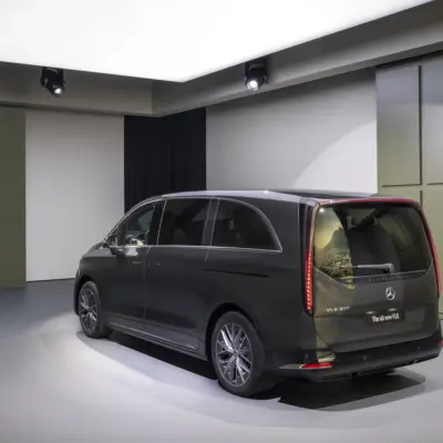 Neudefinition von Raum für eine neue Ära: der neue elektrische Mercedes-Benz VLERedefining space in a new era: the all-new electric Mercedes-Benz VLE
