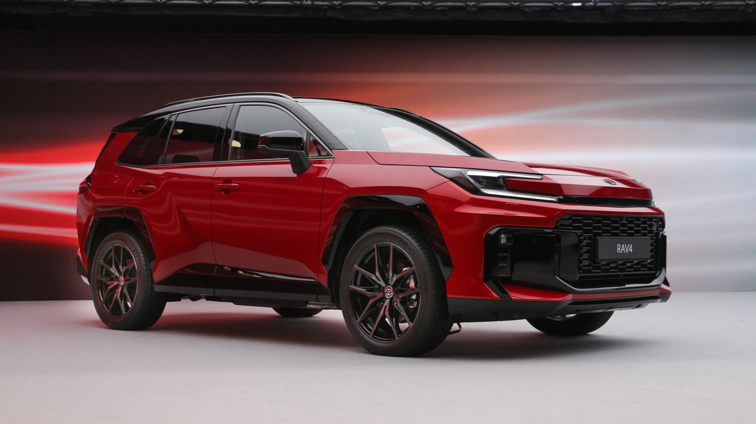 Beárazták a Toyota RAV4 konnektoros hibrid változatát!