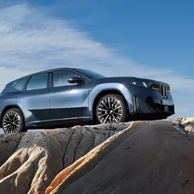 P90615613_highRes_the-new-bmw-ix3-50-x-scaled (1)