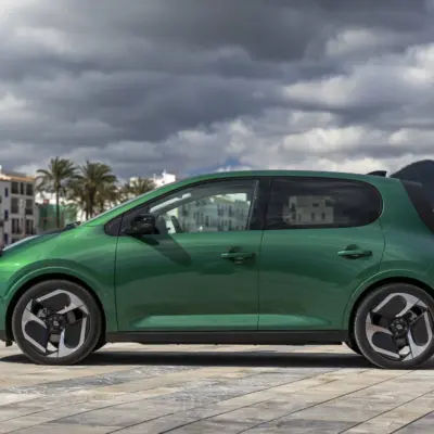Renault-Twingo-E-Tech-electric-Techno-Absolute-Green-14