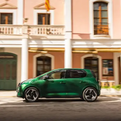 Renault-Twingo-E-Tech-electric-Techno-Absolute-Green-19