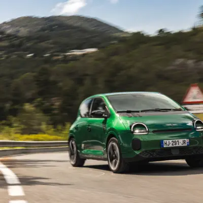 Renault-Twingo-E-Tech-electric-Techno-Absolute-Green-24