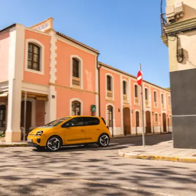 Renault-Twingo-E-Tech-electric-Techno-Mango-Yellow-1
