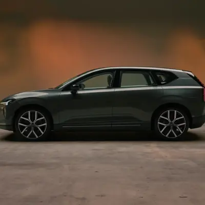 Volvo_EX60_studio1-scaled