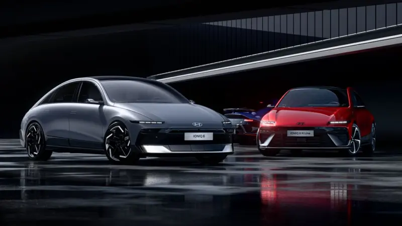 Hyundai Ioniq 6 és Ioniq 6 N line szemből, szürke és piros színben.