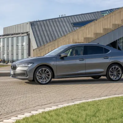 superb_iv_sedan-12_new_ba423a53-1920x1280