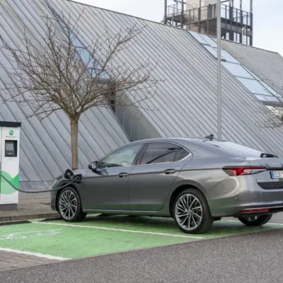 superb_iv_sedan-3_new_d08c5387-1920x1280