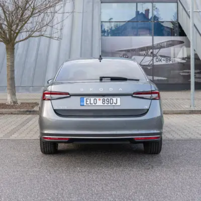 superb_iv_sedan-6_new_704726d0-1920x1280