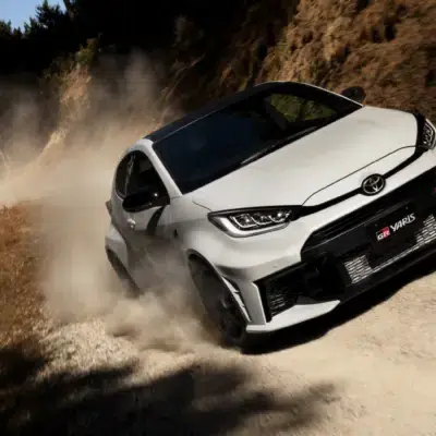 uj-gr-yaris_2