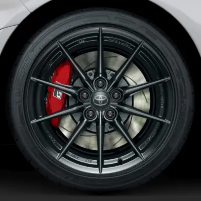 uj-gr-yaris_9