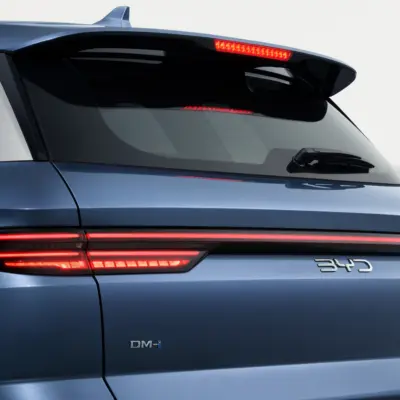 08、LHD_Atlantis Blue_Taillight_download_JPG_5000PX_RGB