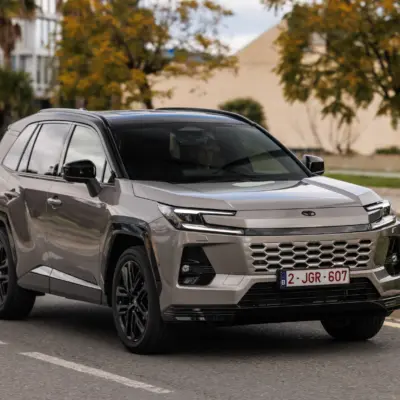 2026_RAV4 HEV_Avantgarde Bronze_dynamic_015