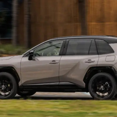 2026_RAV4 HEV_Avantgarde Bronze_dynamic_017