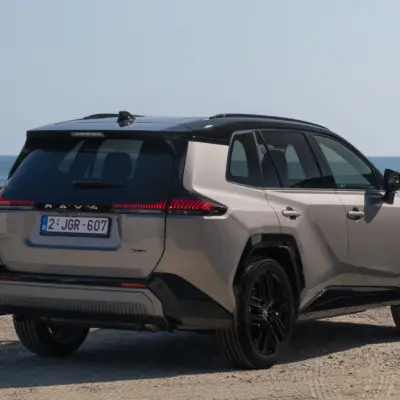 2026_RAV4 HEV_Avantgarde Bronze_static_059