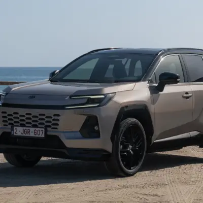 2026_RAV4 HEV_Avantgarde Bronze_static_060
