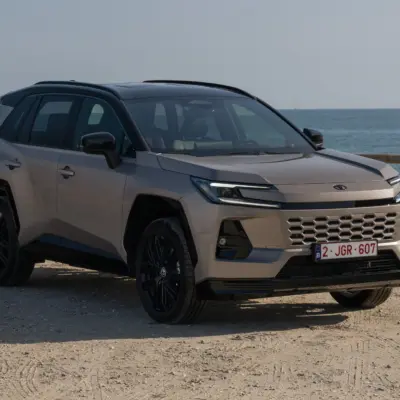 2026_RAV4 HEV_Avantgarde Bronze_static_063