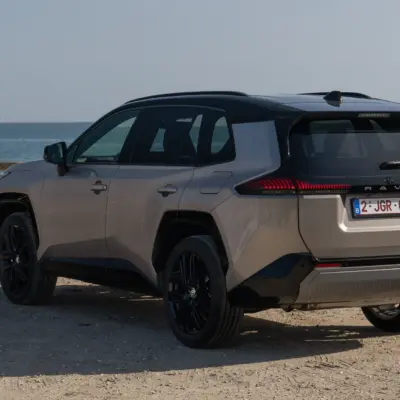 2026_RAV4 HEV_Avantgarde Bronze_static_064