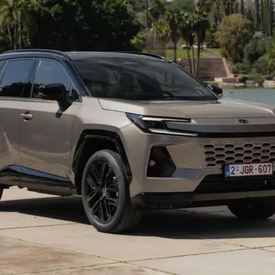 2026_RAV4 HEV_Avantgarde Bronze_static_065