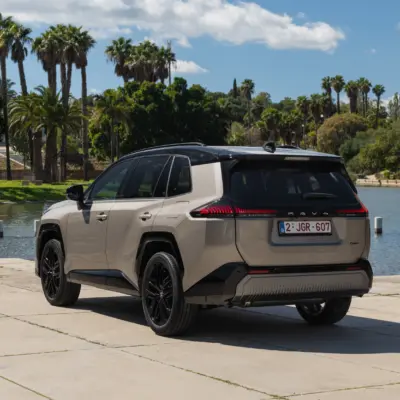 2026_RAV4 HEV_Avantgarde Bronze_static_066