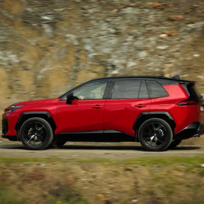 2026_RAV4 HEV_GRS_Emotional Red_dynamic_007