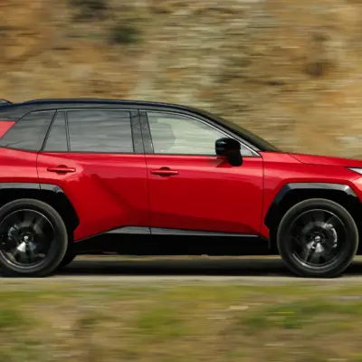2026_RAV4 HEV_GRS_Emotional Red_dynamic_008