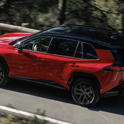 2026_RAV4 HEV_GRS_Emotional Red_dynamic_016