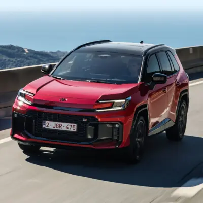 2026_RAV4 HEV_GRS_Emotional Red_dynamic_017